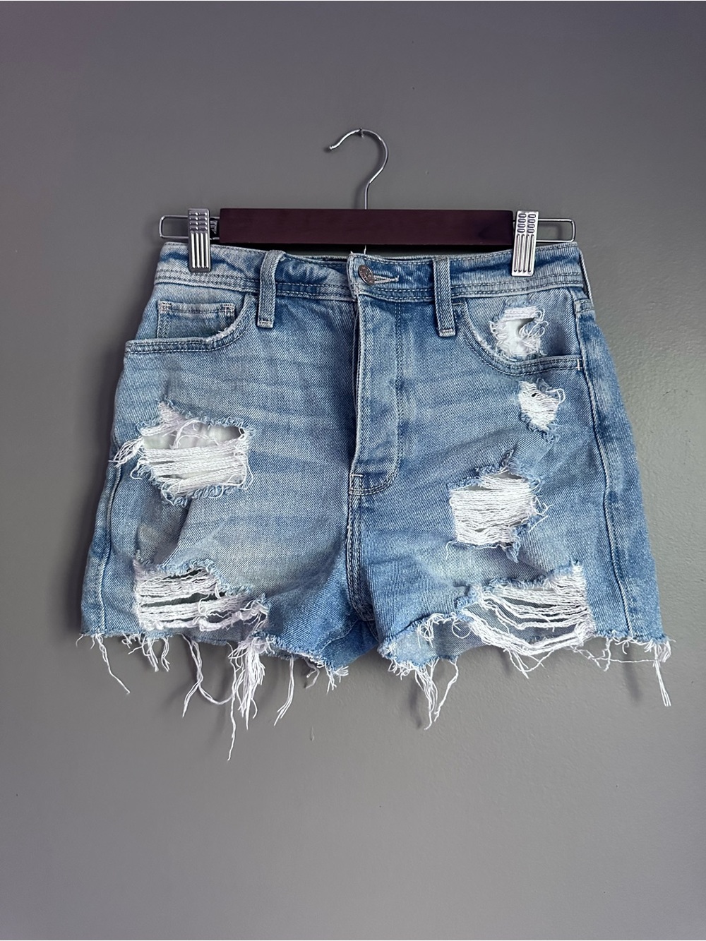 Hollister Ultra High Rise Mom Jean Shorts Size 0 Distressed Denim Shorts